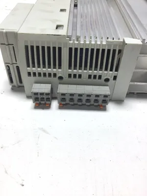 Lenze E82EV551-4C200 Vector Frequency Inverter