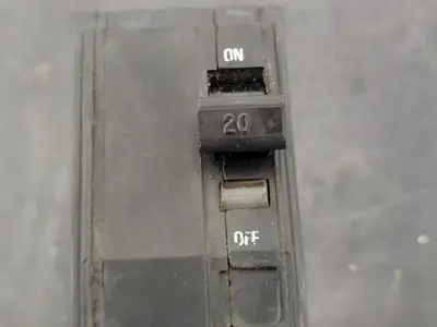 USED SQUARE D QO220