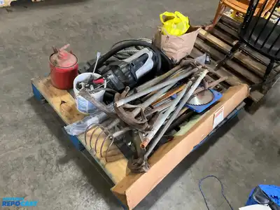 Skid lot of misc. garage items includes: galvanized can, Sanitaire system pro 1400watts, green...