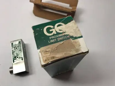 USED GO SWITCH HEAVY PILOT DUTY PROXIMITY LIMIT SWITCH SENSOR