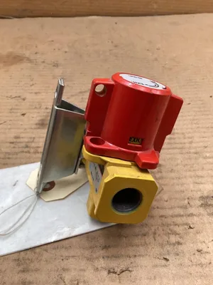SMC VHS40-04-XG-X2127 3-Way, 2 Position Solenoid Lockout Valve 145PSI