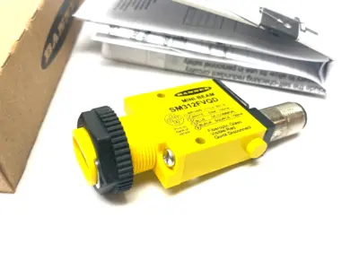 USED BANNER ENGINEERING MINI-BEAM FIBER OPTIC AMPLIFIER VISIBLE RED 650NM GLASS