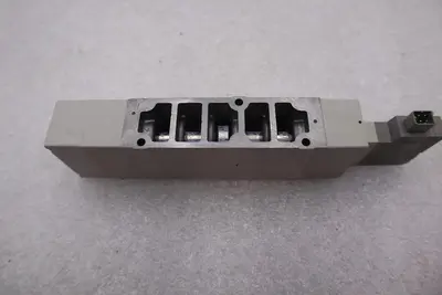 NEW OPEN BOX SMC SV4500-5FUD Double Solenoid Valve STOCK K-2473