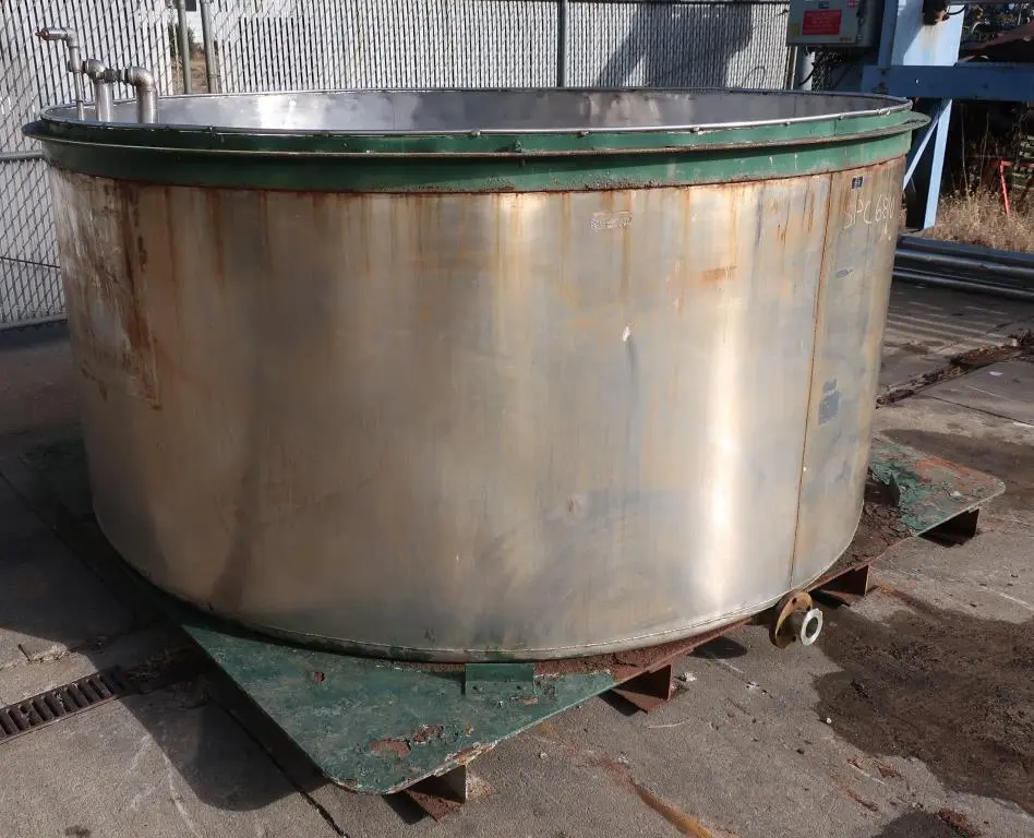 SPC8942  Tank 1452 gallon vertical tank, Stainless Steel, slope