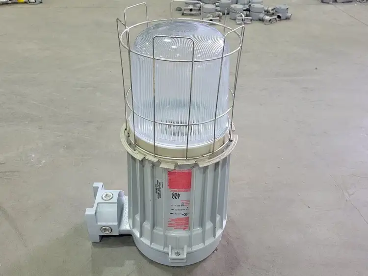 Used CROUSE-HINDS VMVS400/TT Lighting British Columbia CA | Lenmark #254432