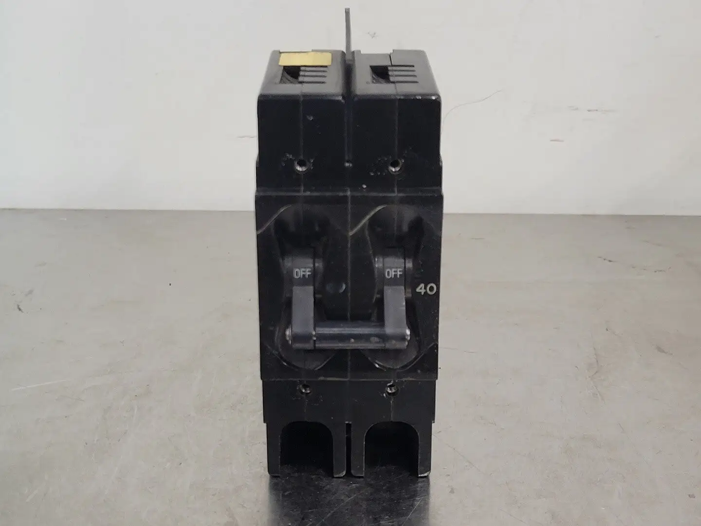 40 Amp, 2 Pole, 125 volts Circuit Breaker