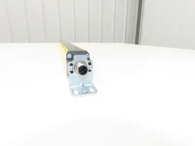 Schmersal SLC440COM-ER-0890-14 Safety Light Curtain Transmitter Only