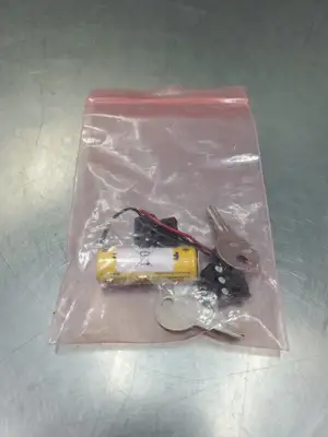 USED Allen-Bradley 1770-XYC Rev 20 PLC Battery, 3V Connector Kit w/Keys