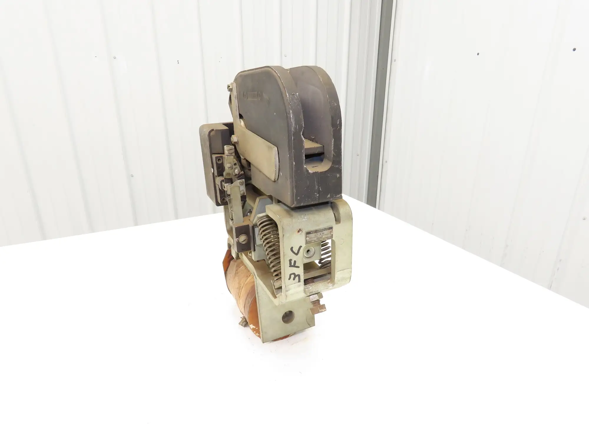 Westinghouse M-501 DC Contactor 300 Amp 600VDC Normally Closed 1745838 Coil