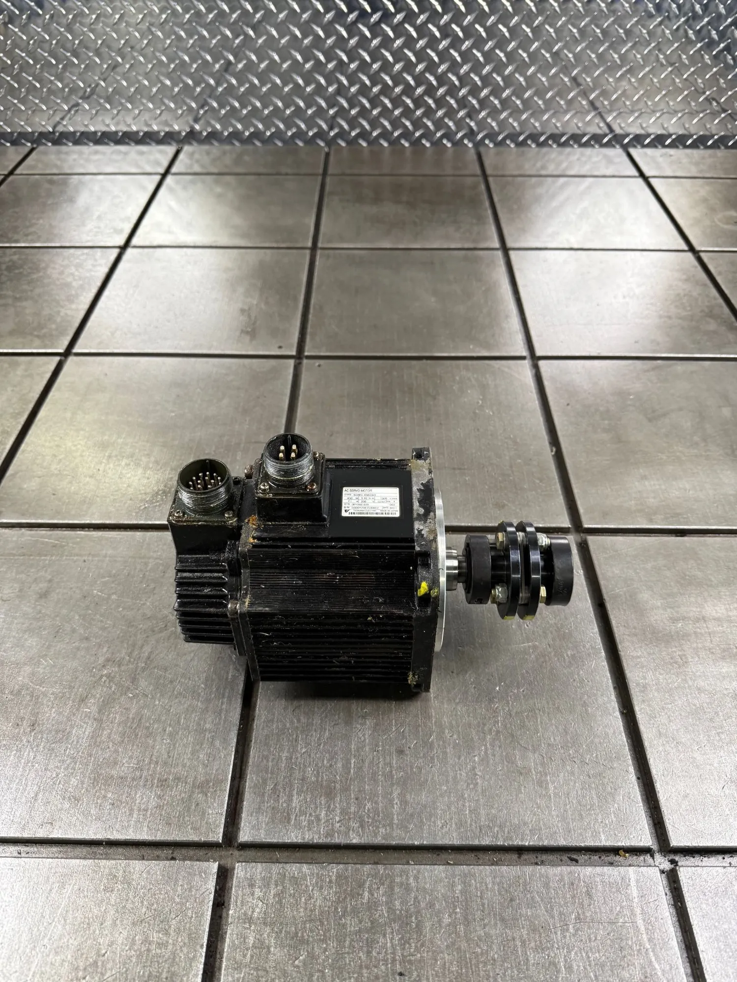 USED YASKAWA SGMG-09A2AB