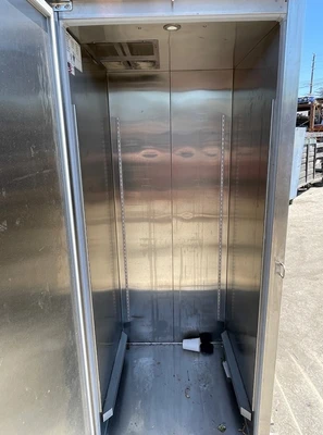 130-0175 Norlake WR331SSS/0X Self Contained Roll-In Cooler