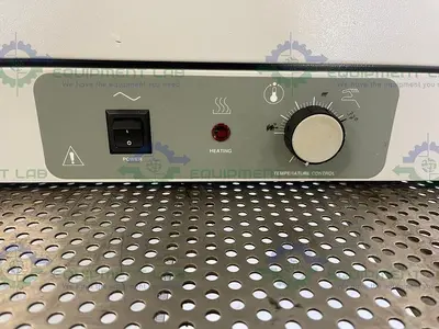 USED VWR MODEL 1500E BENCH TOP INCUBATOR +5 TO 70°C, 1 CU FT., 120V