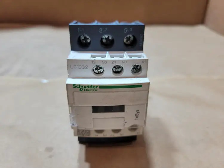 New | in-Stock SCHNEIDER ELECTRIC LC1D32G7 Switchgears British Columbia CA | Lenmark #1438231