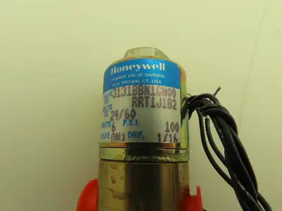 Honeywell Skinner 3131BBN1GN00 Solenoid Valve 3-Way NC 24VAC 100 PSI 1/8" NPT