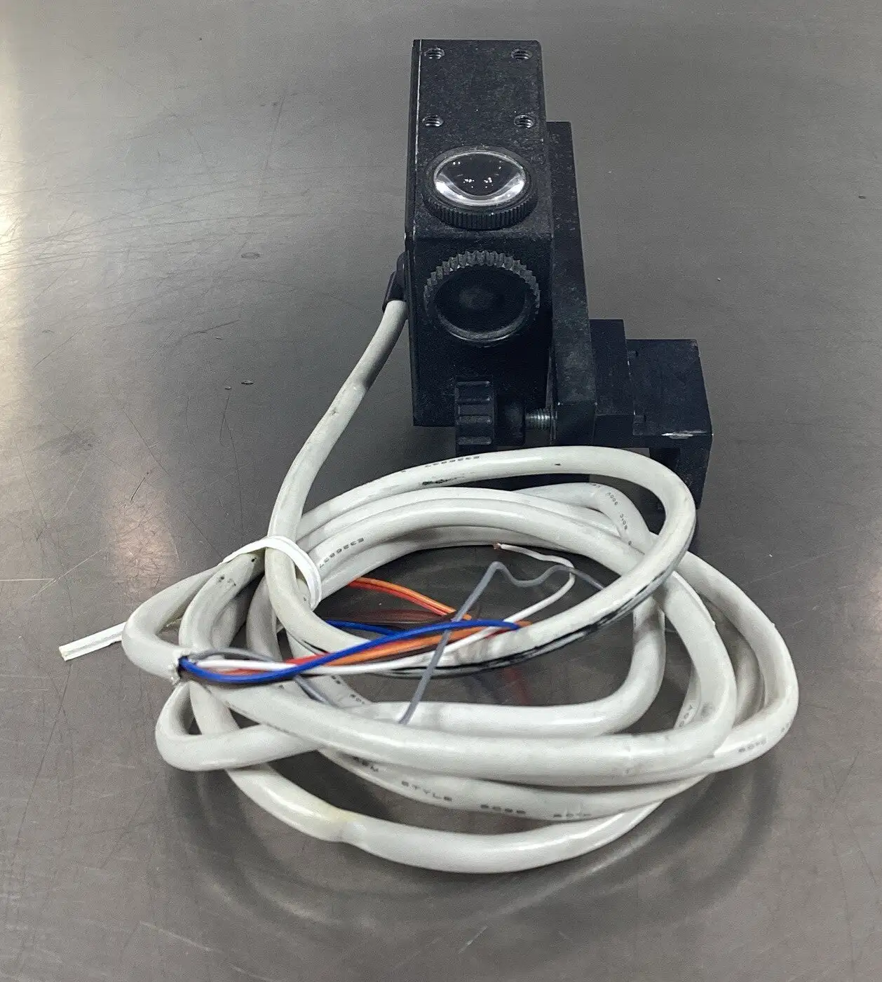 DATALOGIC TLU-111 Contrast Sensor 10-30VDC With Mounting Bracket 5E-19