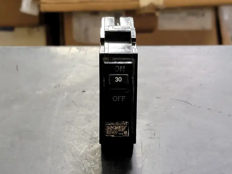 Used GENERAL ELECTRIC THQL130 Switchgears British Columbia CA | Lenmark #241573
