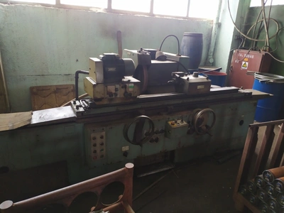 TOS Hostivař Cylindrical Grinder, in good working condition, visible under power