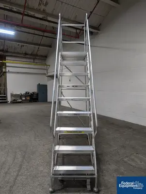 USED Tri-Arc Tri-Arc Rolling Step Ladder