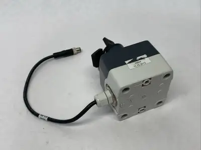 Used Knapp Switch H.M. M8 Connection, W/ Keyed Switch, Plastic Enclosure Relays & Switches Michigan US | Maverick Industrial Sales #1401309
