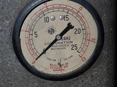 USED DAKE 44225