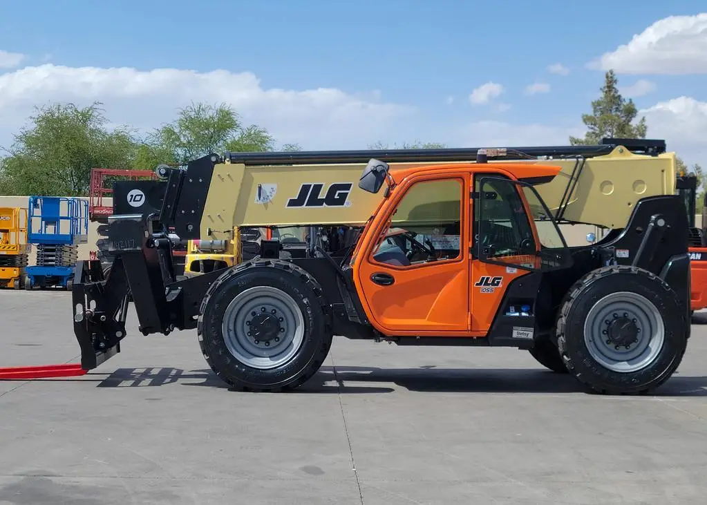 NEW 2025 JLG 1055