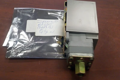 NEW Square D 47644