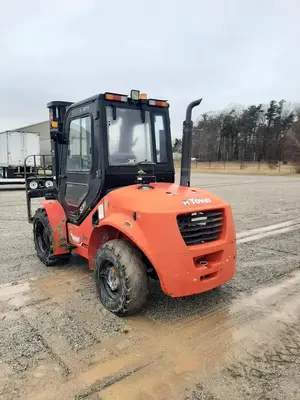 USED 2021 TOVEL FD35T – 4WD ROUGH TERRAIN 7700 LB. FORKLIFT