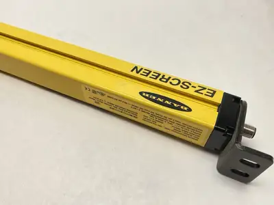 Used Banner Engineering EZ-SCREEN Safety Light Curtain Emitter M12 8-Pin 72370 Light Curtains & Grids Michigan US | Maverick Industrial Sales #1391835