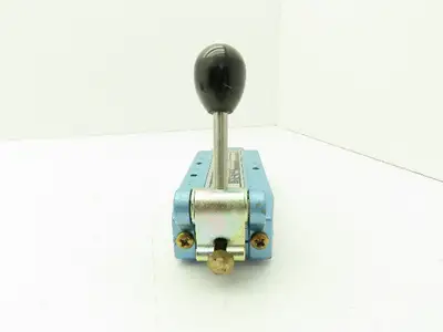 S3L0ACX2 Skinner Directional Control Valve 5/3 Spring Return 150 PSI Pneumatic