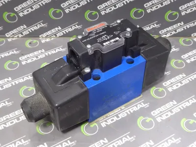 Rexroth R978909736 4-Way Directional Hydraulic Valve 4WE10C40/OFCW110N9DA Used