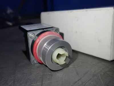 NEW ALLEN BRADLEY 800MRHX2B