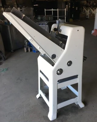 8-0135 Oliver Gravity Feed Bread Slicer Model 797 w/ 32″ Chute
