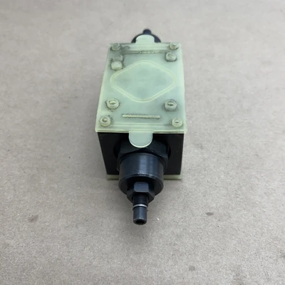 NEW Vickers DGMFN-3-Y-A2W-B2W-41
