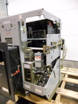 Used GE AKR-8D-100 Circuit Breakers Ohio US | Equipment Recovery Corp. #1329705