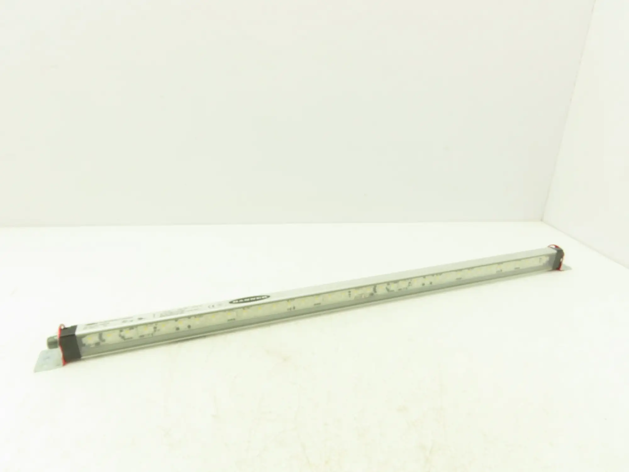Banner WLS28-2CWGRXX3-0570X24Q Task Light Strip Multicolor White Green Red 24VDC