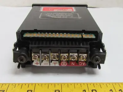 Newport Quanta Q2020-JDC1 Digital Temperature Panel Meter 10 VDC 5 Watt