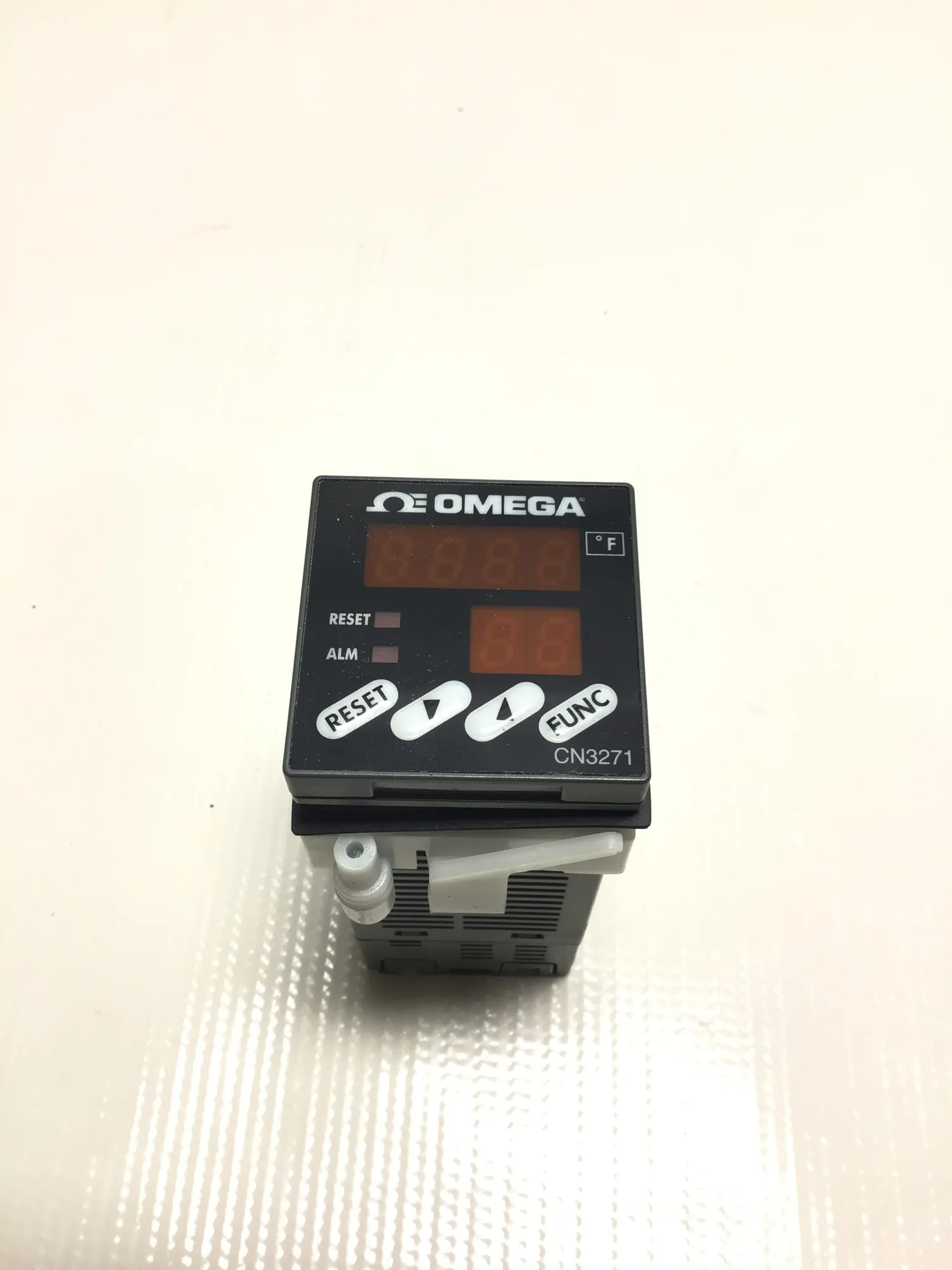 USED OMEGA ENGINEERING CN3271-R1-R2