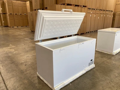 171-0391 57" Solid Top Self Contained Ultra Low Temperature Chest Freezer