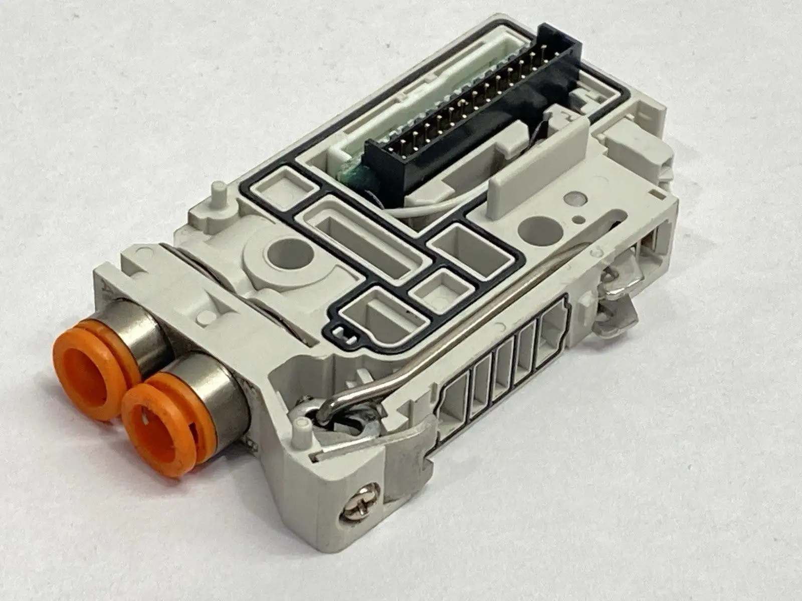VVQC1000-1A-1 | SMC  Manifold Station Block w/ 1/4" Fitting - Used