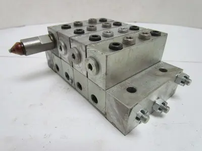 Farval M2500 4-Section Divider Valve Manifold Assembly M2500-20T, 10T, 10S