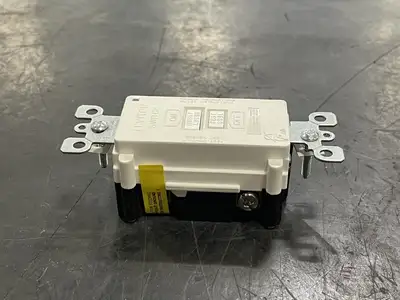 20A 125V GFCI Blank Face Lighted Switch 002-7590-W (Box of 10)