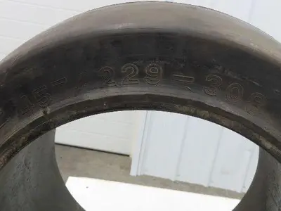 Solideal 18x9x12-1/8 Press-On Forklift Tire Solid Smooth Black