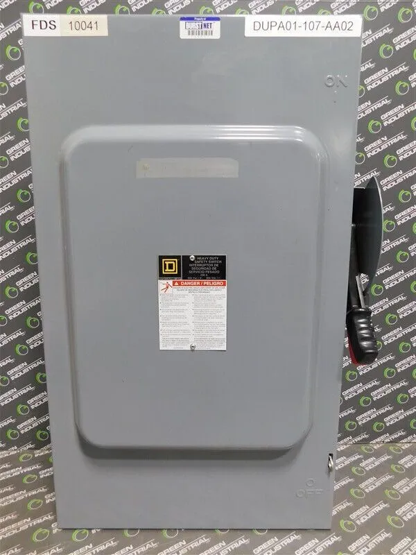 Square D H364 Fusible Disconnect Switch 200A 600VAC/DC Damaged Insulator Used