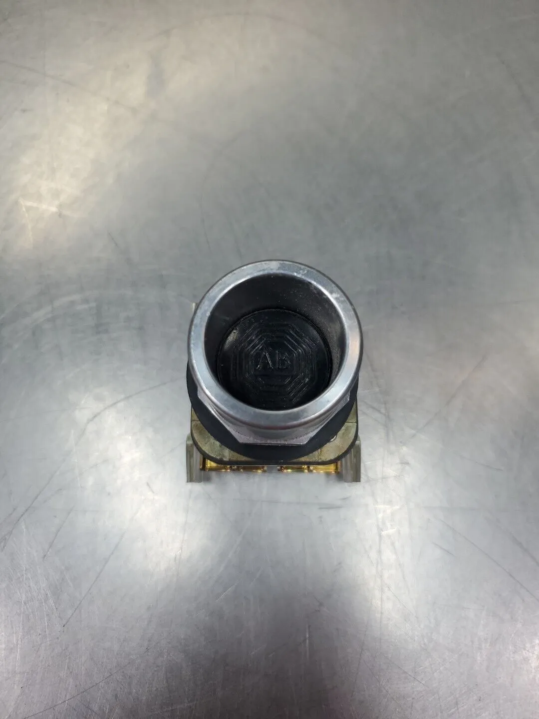 ALLEN BRADLEY 800T-A SER T NEMA 4,13 BLACK PUSHBUTTON SWITCH w/2 CONTACTS. 4D-8