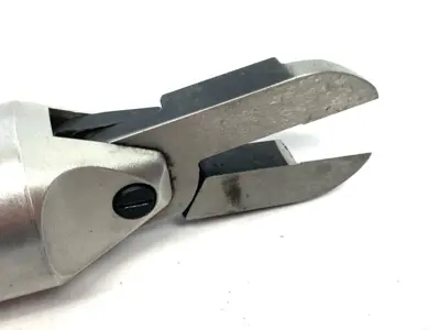 USED VESSEL HAND HELD AIR NIPPER W/ ANGLED CUTTING BLADES