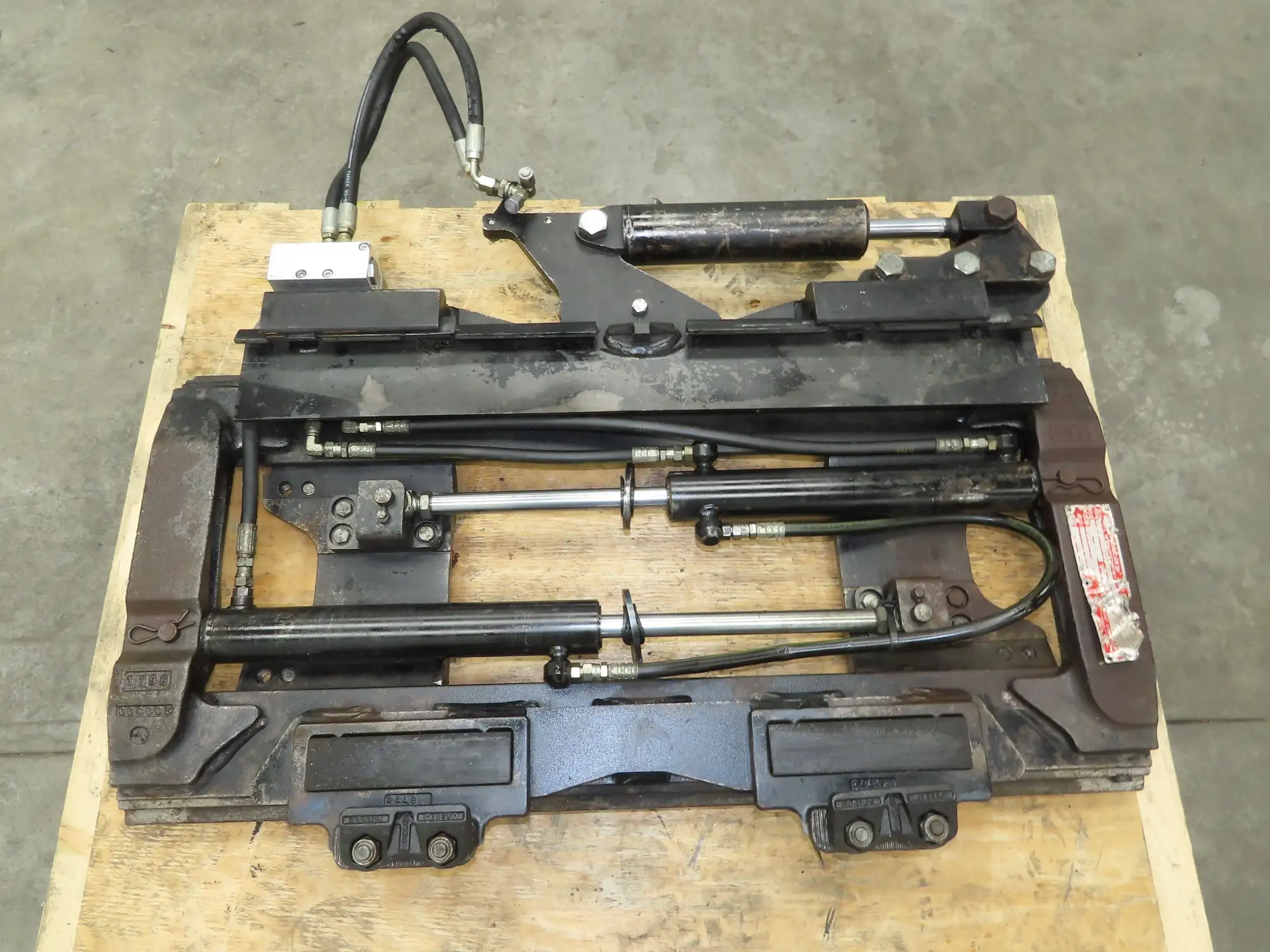 Cascade Forklift Class 3 SideShift Fork Positioner Attachment 20"x 41" W 10000lb