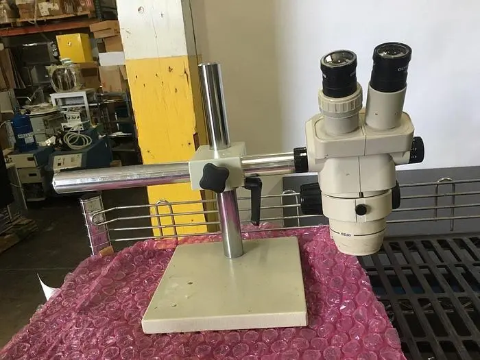 Olympus SZ30 Stereo Zoom Microscope, SZ-STB1 E-Arm on Boom Stand & 2 eyepieces!
