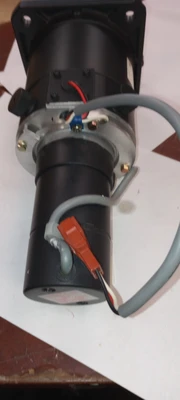 NEW Yaskawa Electric / Minertia Motor R08M-UV41