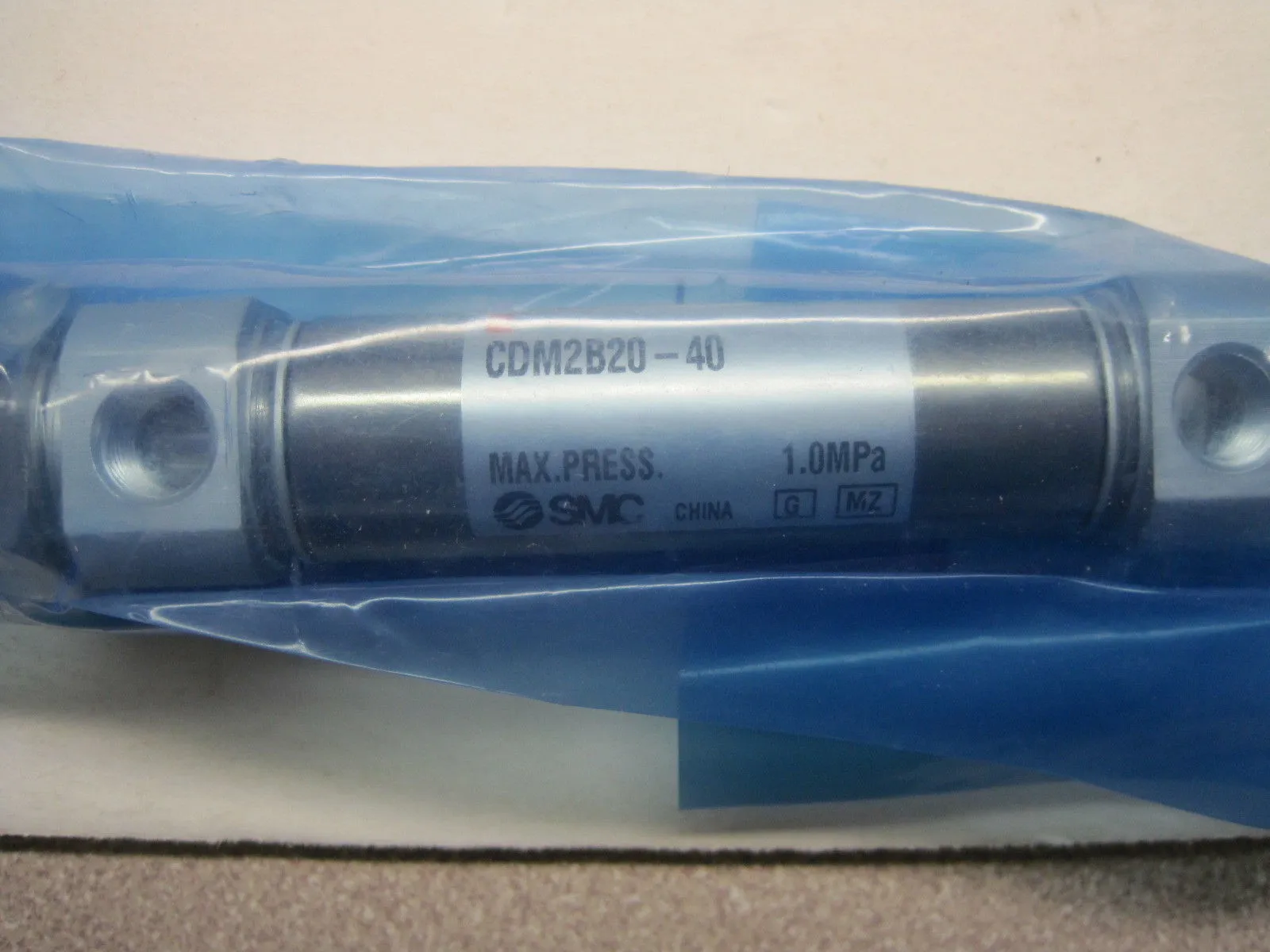 NEW SMC CDM2B20-40 PNEUMATIC CYLINDER