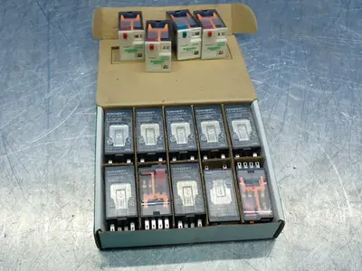 NEW SCHNEIDER ELECTRIC RXM4AB2F7